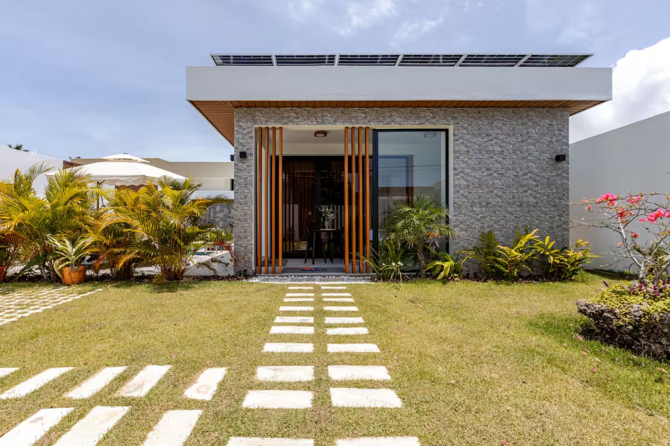 Exterior de ANEM Paradise
